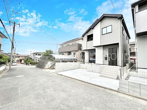 前面道路はきちんと整備されています