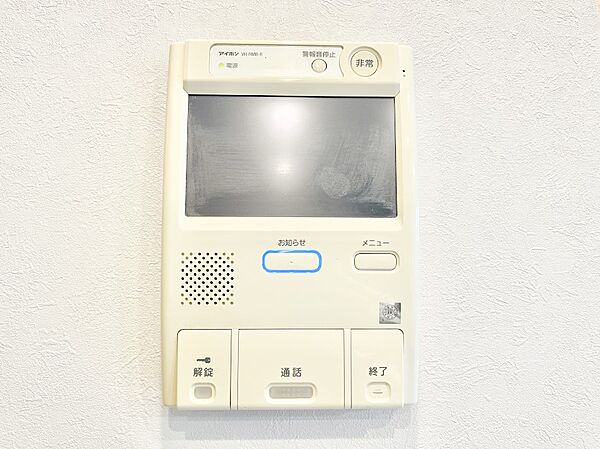 訪問者が一目でわかる安心のＴＶモニター付きインターホン。