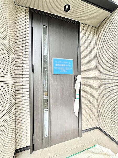 大切な家族、来客を出迎える玄関。