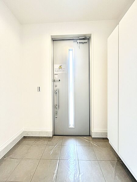 明るい玄関はお客様をお出迎えするのにぴったりです！