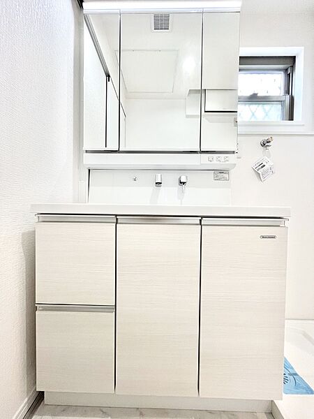 清潔感のある快適空間です。毎日の身支度も気持ち良くお使い頂けます。