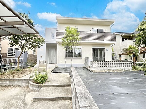 洗練された外観、上質な住空間が広がる室内は永く安心して過ごせる住居です。