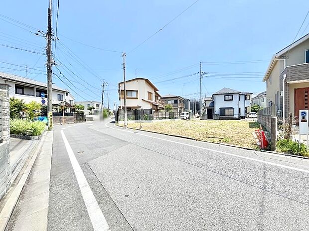 見通しの良さとともに、街並みに開放感を与えてくれます。