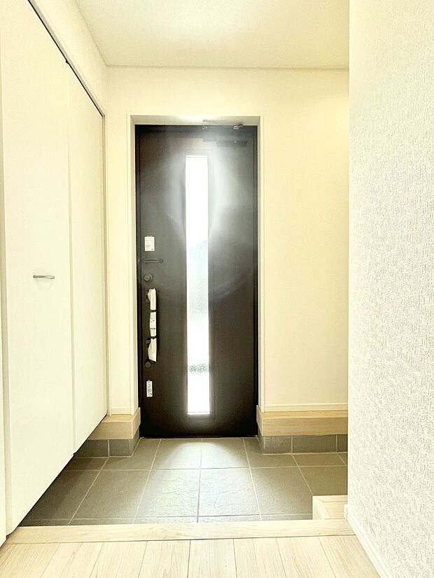 明るい玄関はお客様をお出迎えするのにぴったりです!