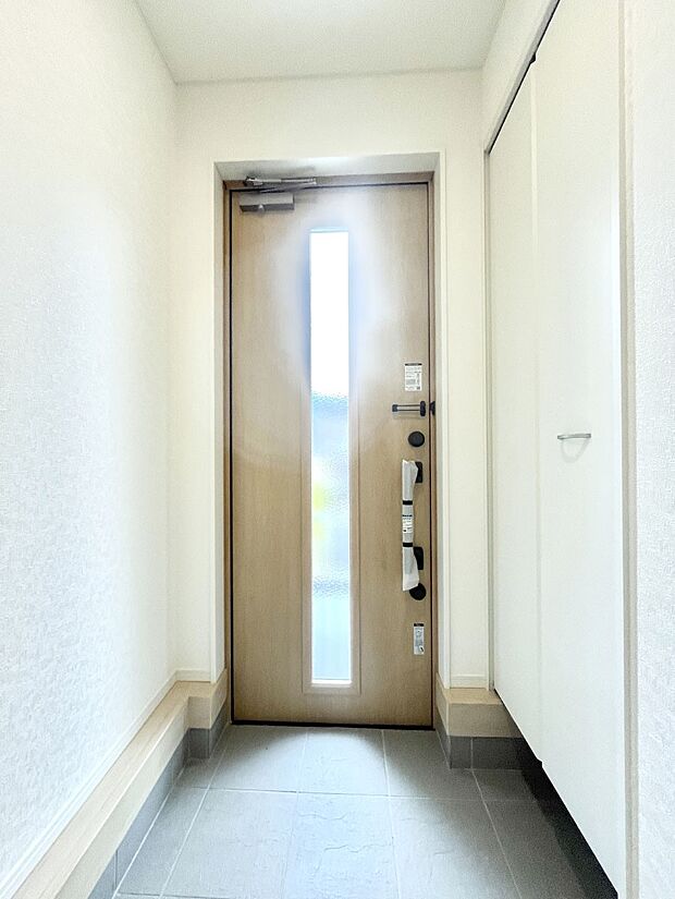 家族の帰宅やお客様をあたたかく迎える玄関  