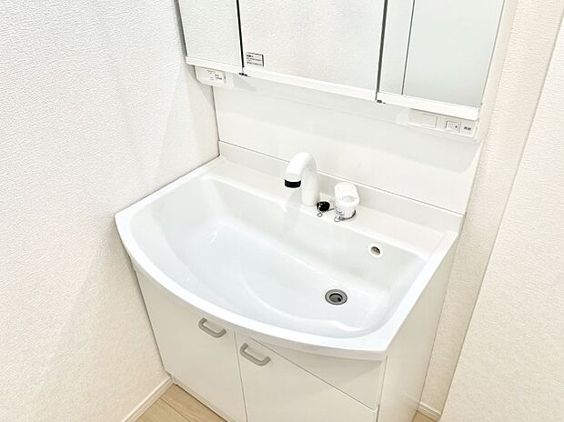 ハンドシャワー付き!使いやすい洗面台。