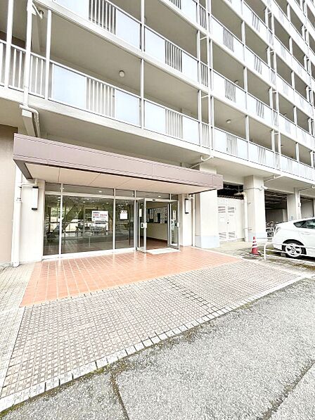 落ち着いた雰囲気のエントランス