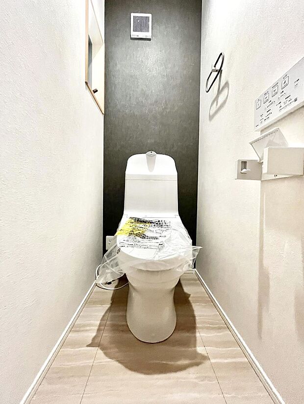 明るく清潔感のあるトイレです。 