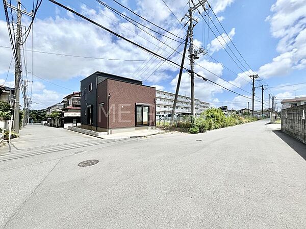 角地なので日当たりも良く、お家が堂々として見えます。