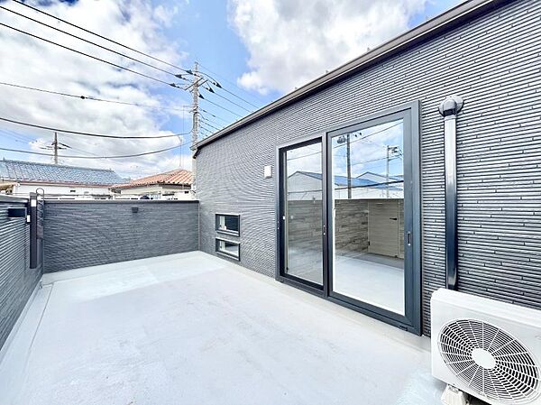 ゆったりバルコニーだから沢山お洗濯ものを干せます。