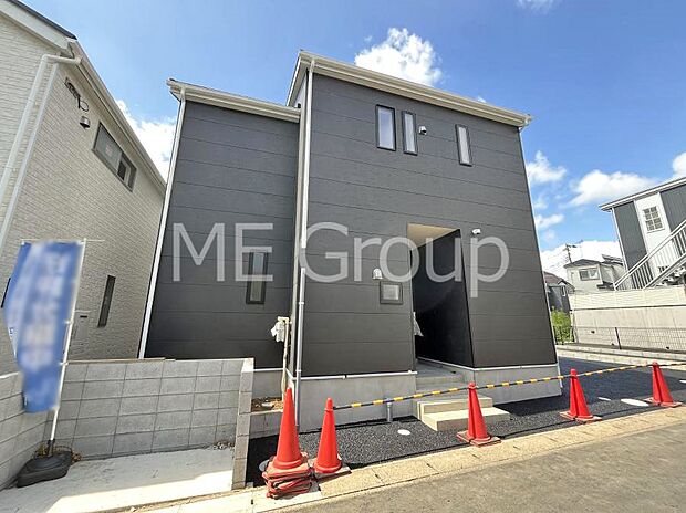 シンプルで落ち着きのある建物は住むかたの個性でオリジナルなものになっていきます。