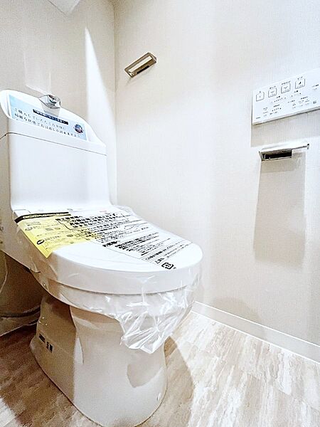 明るく清潔感のあるトイレです。