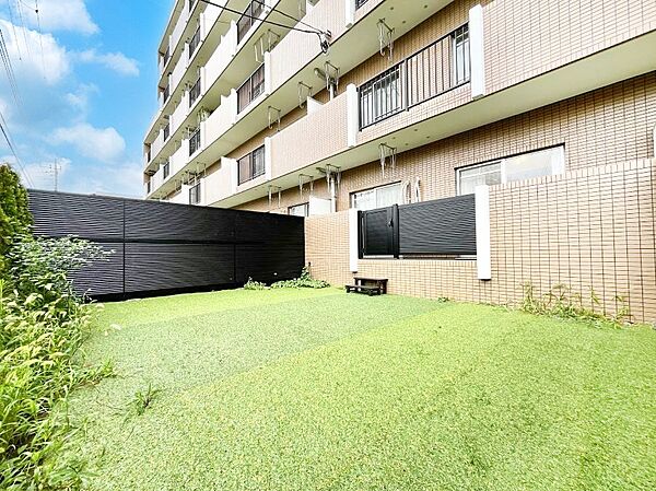 専用庭付き！お子さまの遊び場やガーデニングなどを楽しめますね！