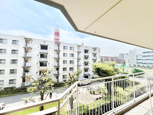 心地よい風を感じながらお洗濯物が干せそうなバルコニー！
