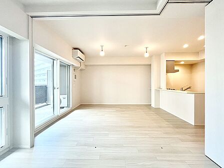 落ち着いた雰囲気のLDKは家族みんなの快適空間