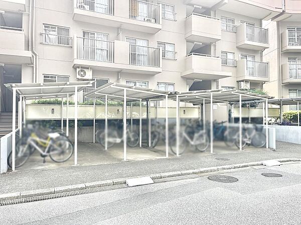 駐輪場は屋根付き
