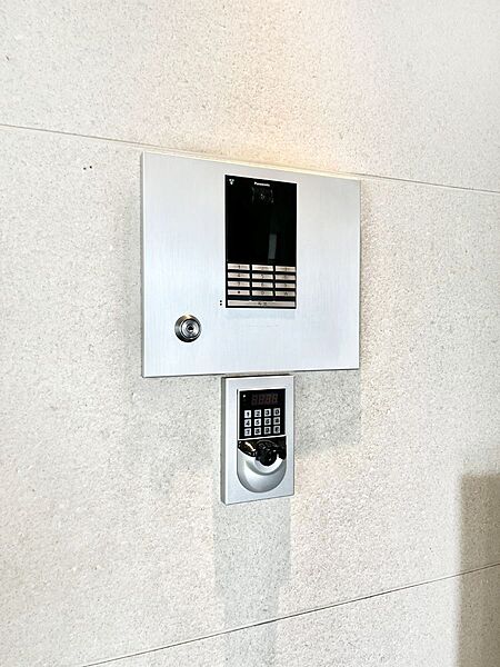 居住者の方も安心なオートロックを採用しています。
