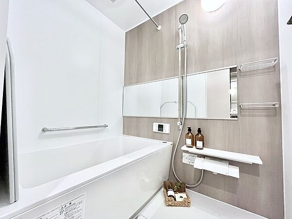 落ち着いた雰囲気でゆっくりお寛ぎいただけるバスルーム
