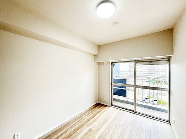 バルコニーからたっぷり入ってくる陽光がお部屋全体を優しく包み込みます！