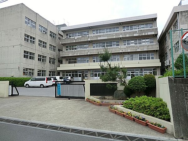 中学校 1300m 松戸市立六実中学校