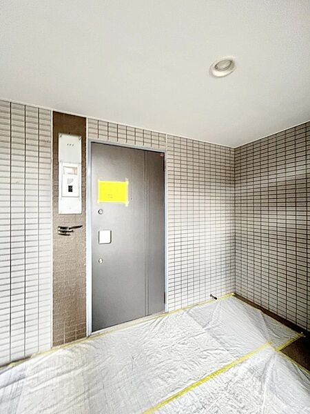 シンプルで落ち着いた雰囲気の玄関周り