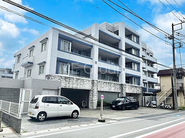 生活に便利な地に伸びやかな家族の生活風景を描く住まい