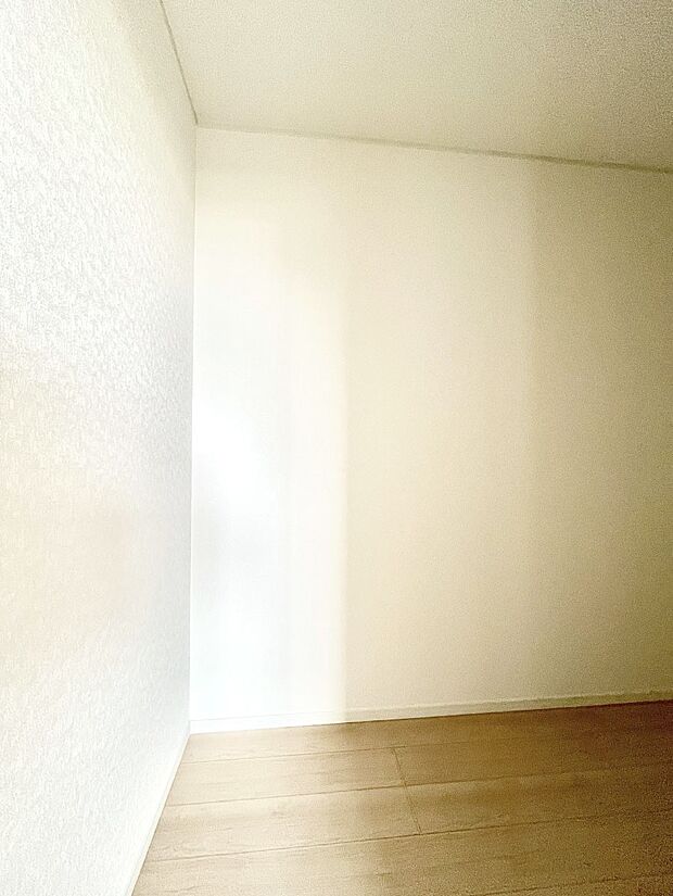 たっぷりの納戸スペースで快適に暮らせそう   
