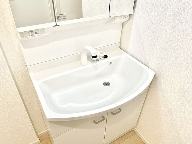 ハンドシャワー付き！使いやすい洗面台。