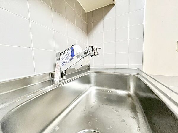 いつでも清潔なおいしいお水を。一つの水栓で水道水と浄水を使い分け。