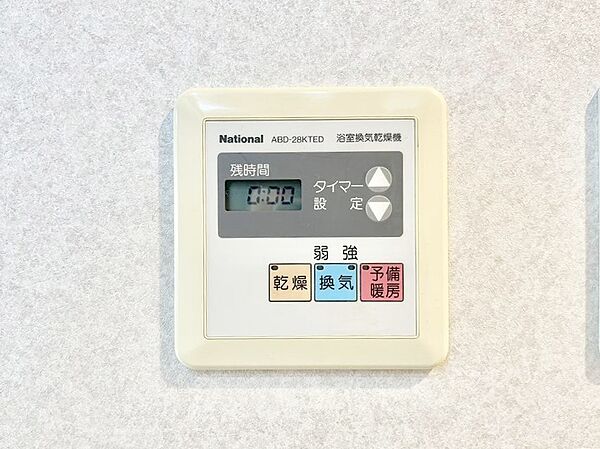 浴室涼風暖房換気乾燥機付きなので、お天気が悪い日のお洗濯も安心！