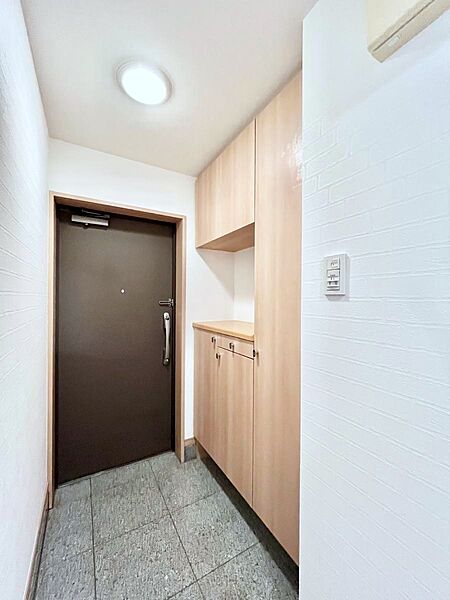 家族の帰宅やお客様をあたたかく迎える玄関