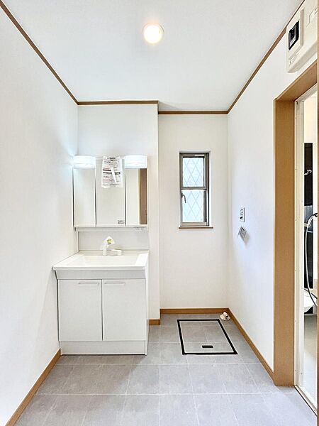 収納力と機能性に優れた洗面化粧台