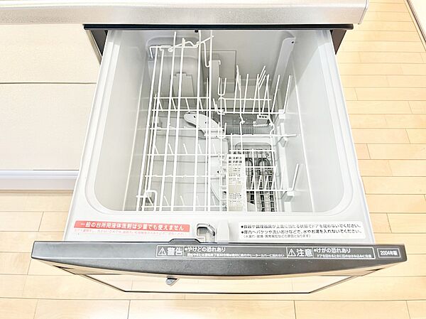 面倒なお片づけは食洗機にお任せ！家事の負担が減って、時間にも気持ちにもゆとりができます。