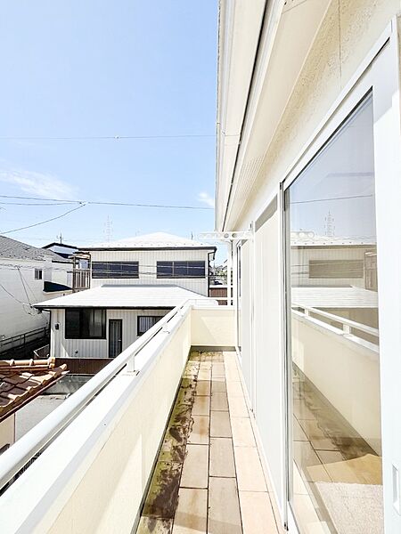 ゆったりバルコニーだから沢山お洗濯ものを干せます。