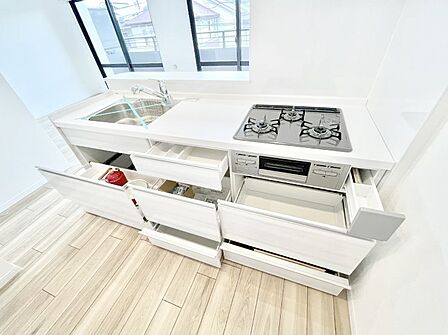 使いやすさを優先したスライド式収納タイプ!