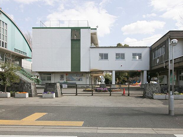 小学校 1040m 八千代市立勝田台小学校