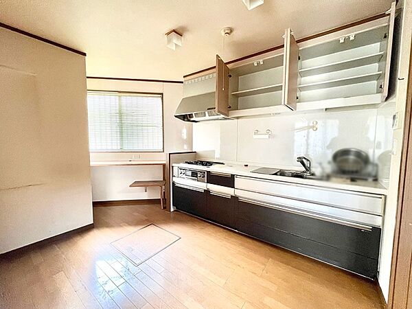 ゆとりあるキッチンではご家族と楽しくお料理ができます。