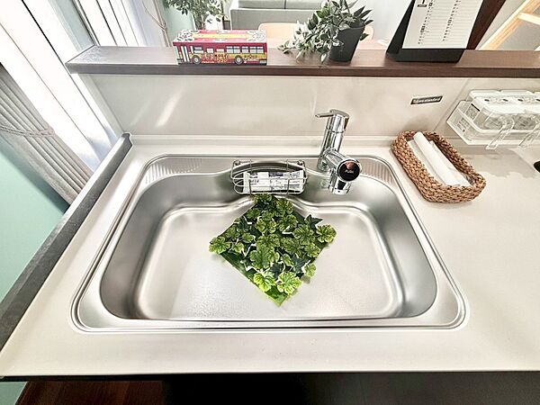 いつでも清潔なおいしいお水を。一つの水栓で水道水と浄水を使い分け。