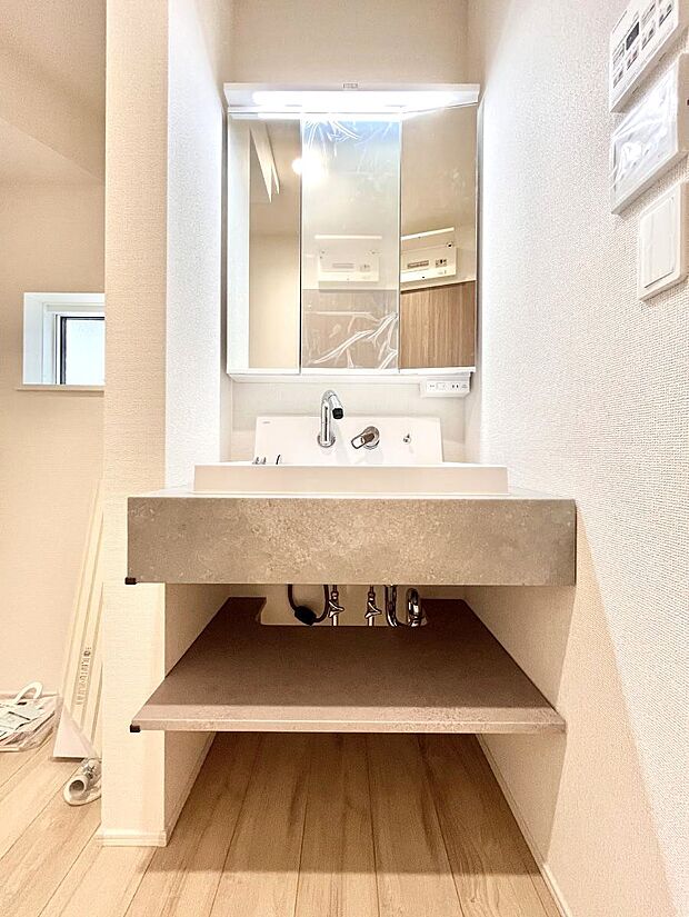 明るい洗面所は毎朝の身支度も楽しくできちゃいそうです。