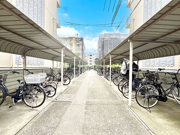 駐輪場は屋根付き