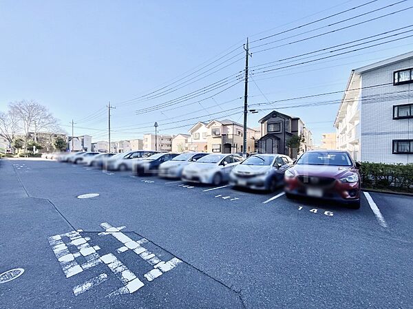 外観 敷地内に駐車場施設（空き状況は都度ご確認ください）