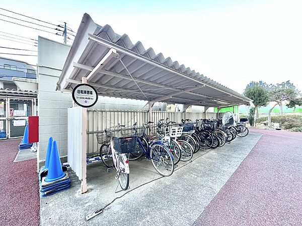 駐輪場は屋根付き（空き状況要確認）
