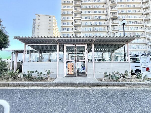 ゴミ置き場も清潔に保たれています
