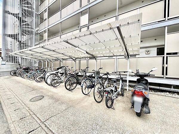 駐輪場は屋根付き
