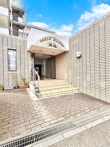 外観 綺麗なエントランスは、居住者を優しく迎えいれてくれます