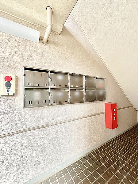 雨に濡れずに郵便物が受け取れます。