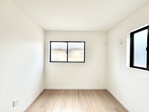 2面採光で気持ちよく自然光が取り入れられるのでお子様のお部屋にもピッタリ