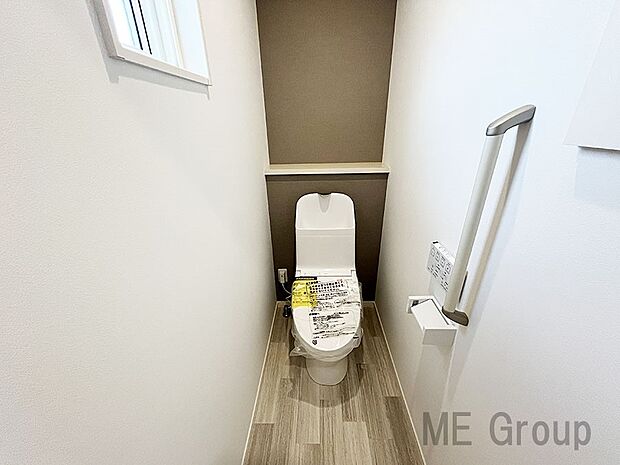 あると便利なトイレ棚。スッキリ整頓できてスペースが有効活用されますね。