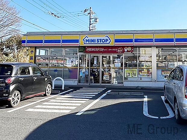 コンビニ 650m ミニストップ　富里獅子穴店(急なお買い物にも便利なコンビニが徒歩9分！)