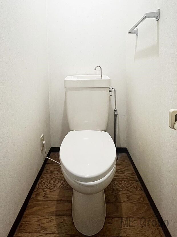 スッキリとしたデザインのトイレです。